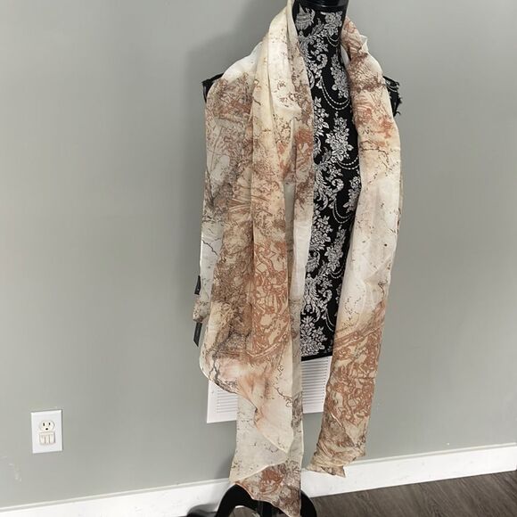 Lord & Taylor NEW Stunning scarf - Picture 1 of 4